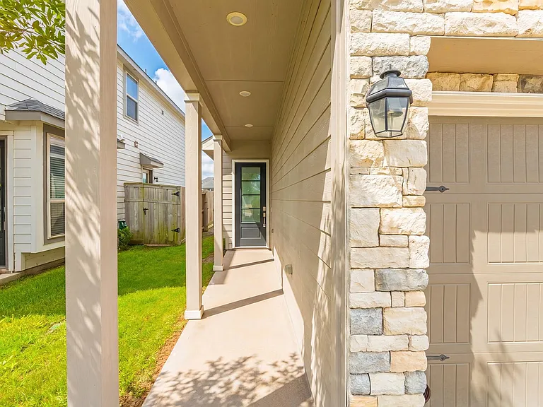 5634 Amber Brook Ln — Photo 3