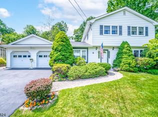 4 Glenside Dr, Budd Lake, NJ 07828