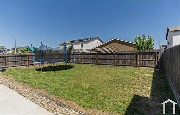 5 bed, 1919 sqft, $2,300 — Photo 4