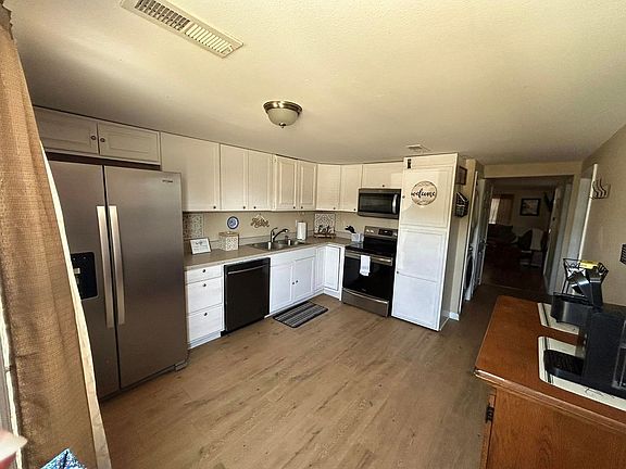 4th image of 200 W Park St