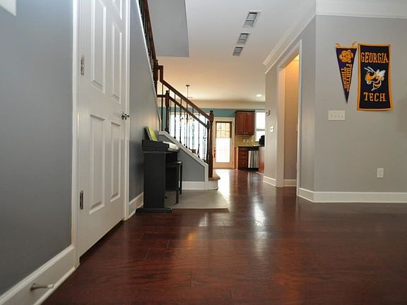 5th image of 2463 Natoma Ct SE