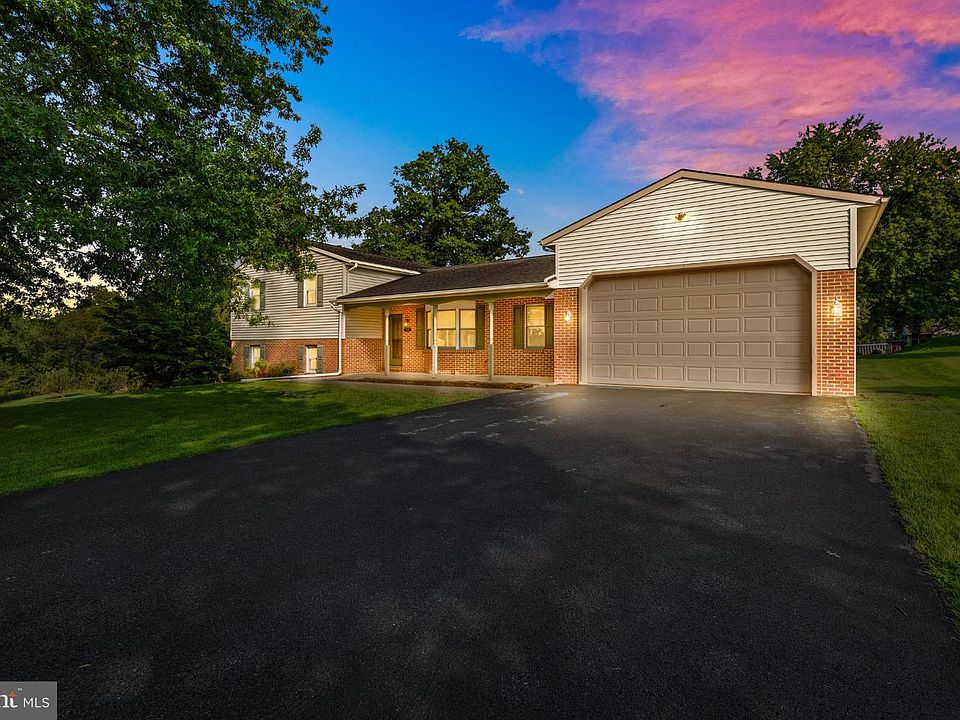 1st image of 523 Colonial Crescent Dr