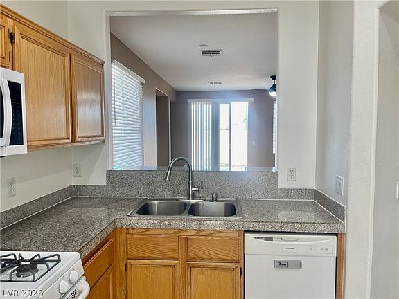 4th image of 808 Pirates Cave Ct