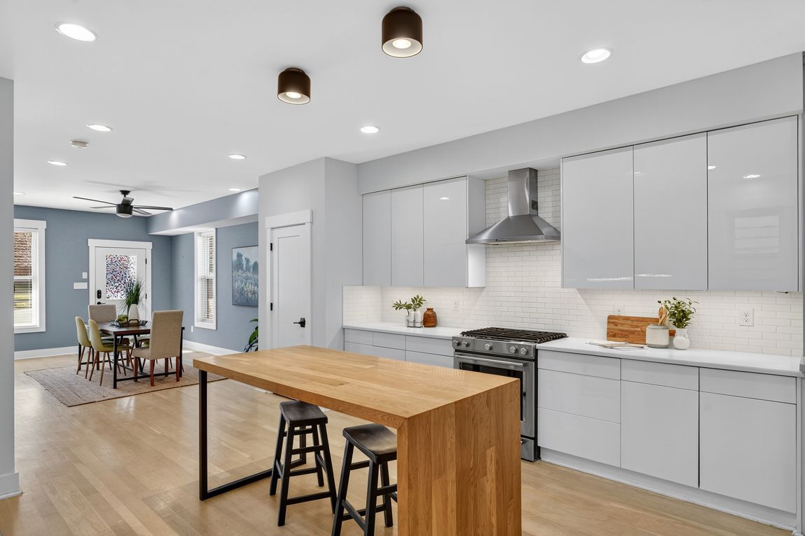 next background image