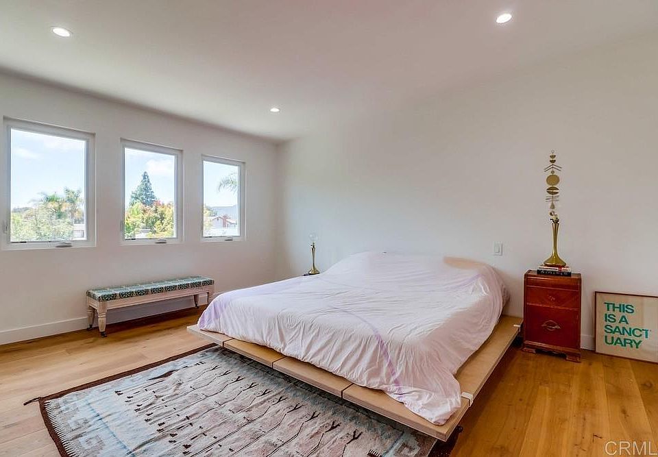 1st image of 2831 Angell Ave