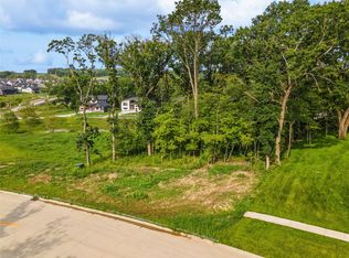 977 S 95th St, West Des Moines, IA 50266