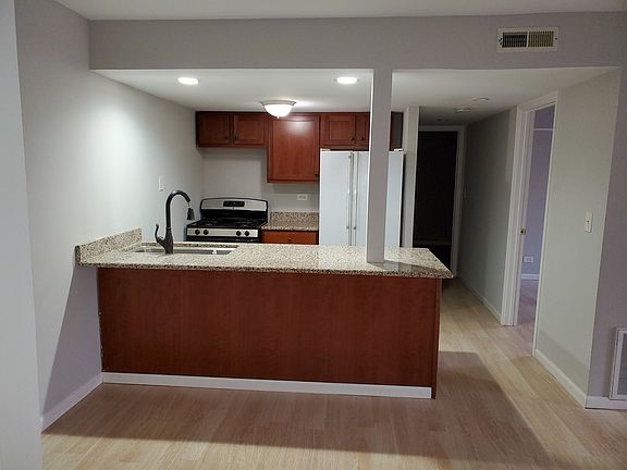 2nd image of 1970 Kenilworth Cir APT D
