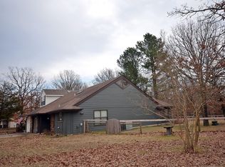 303 Summit Ridge Dr, Tahlequah, OK 74464