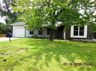 8 Vizcuya Ct, Florissant, MO 63033