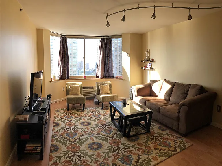 1 2nd St #2205 — Photo 4
