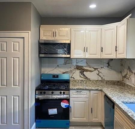 5th image of 54 Rutgers St