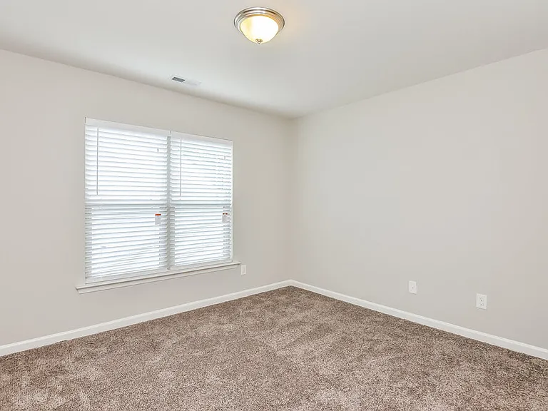 48 Ashby Dr — Photo 8