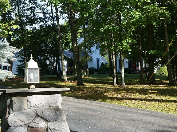 2nd image of 48 Eastwood Dr