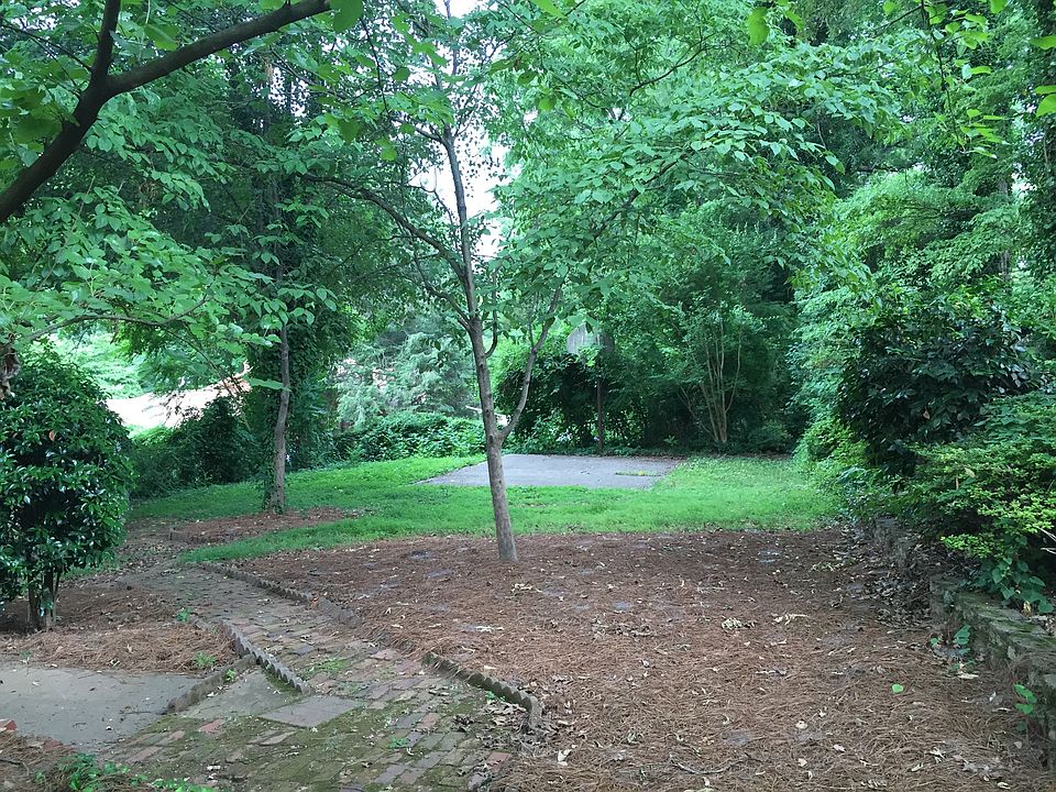 Fenced yard 