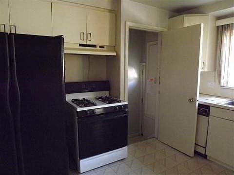 2nd image of 24011 Oneida Ave