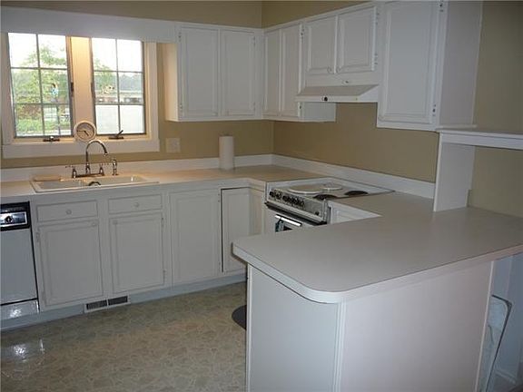 3rd image of 7417 Lions Head Dr