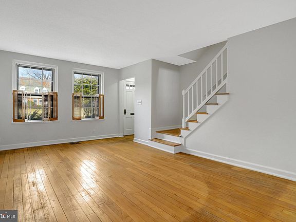 3rd image of 3440 S Wakefield St