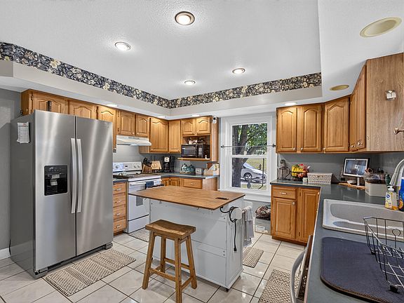 2nd image of 10 Riverside Dr