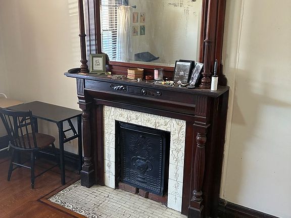 5th image of 319 W Hill St APT 1
