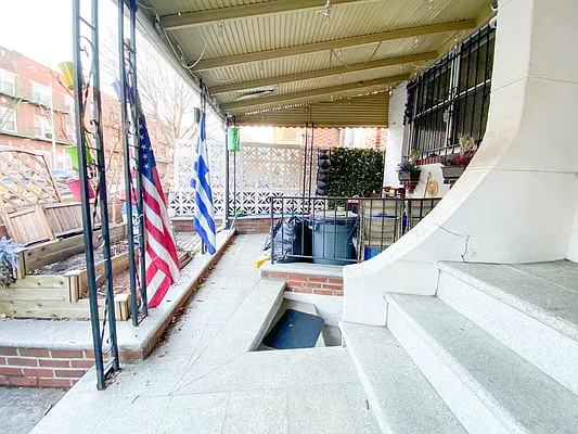 Rented by RealTegrity NY LLC | media 11