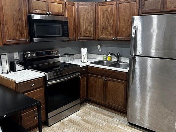 3rd image of 277 Chatsworth St