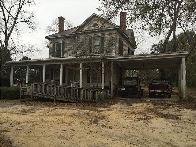 1st image of 922 College St