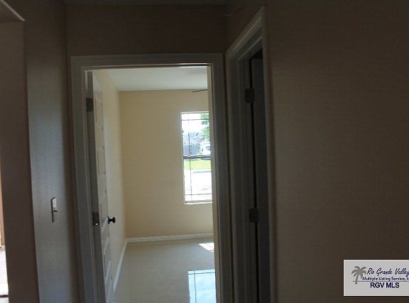 4th image of 717 Carnation Dr