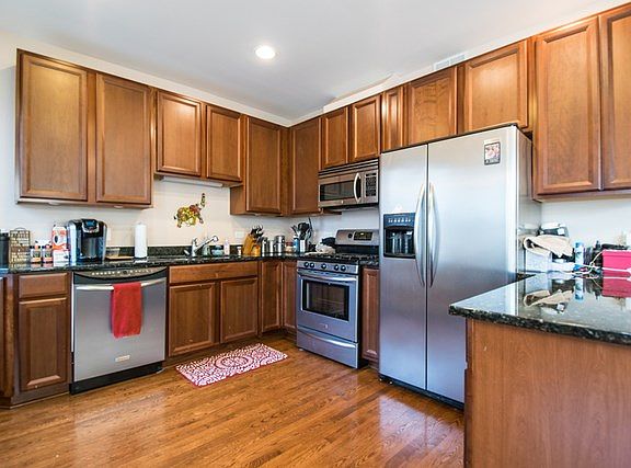 3rd image of 5625 N Wayne Ave APT A1