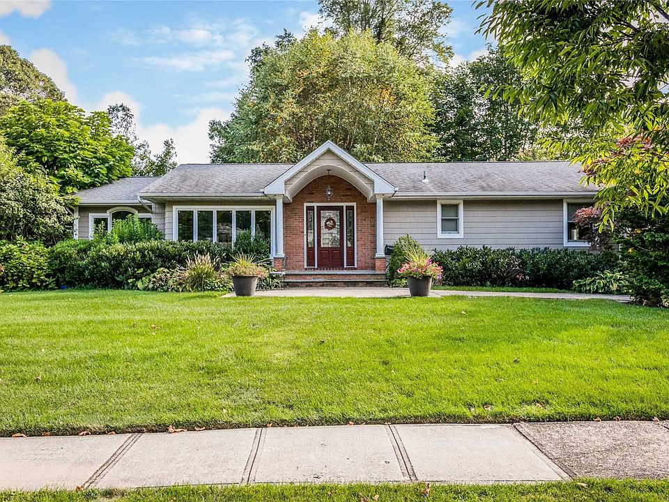 1st image of 20 Camelot Ln