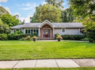 20 Camelot Ln, Saint James, NY 11780
