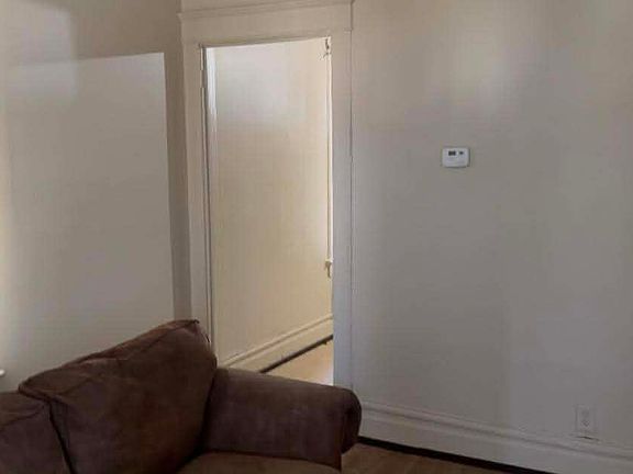 2nd image of 2212 W Wiswall St