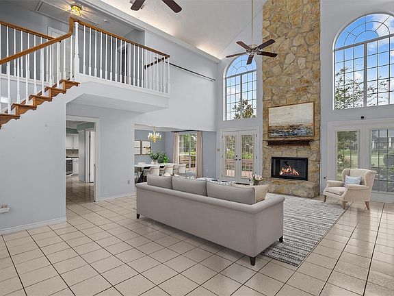 4th image of 123 Crown Colony Dr