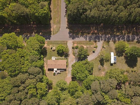 4th image of 151 Parkway Dr