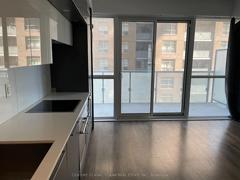 15 Grenville St #506 — Photo 3