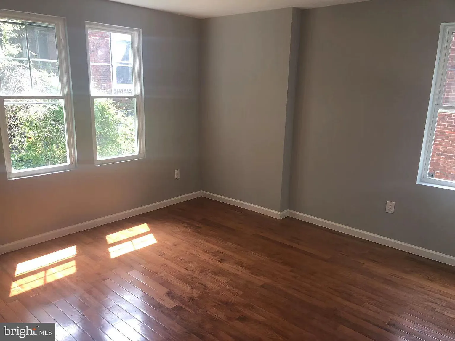 8 bed, 3780 sqft, $1,100 — Photo 3