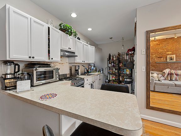 3rd image of 332 E 67th St APT 14