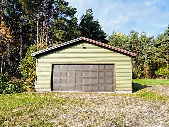 3rd image of 10170 S Mackinac Trl