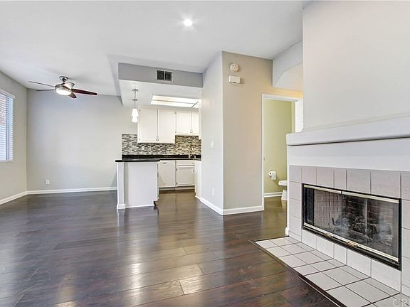 3rd image of 15801 Wyandotte St Unit 106