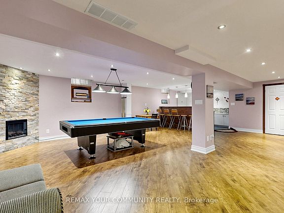 3rd image of 32 Soho Cres #Basement