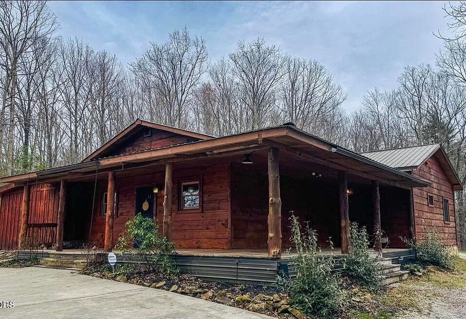 1st image of 495 Bear Hollow Rd