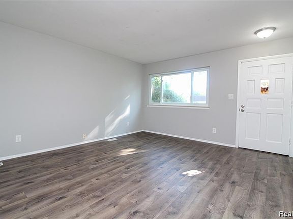 4th image of 19169 Inkster Rd