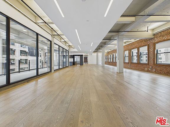 3rd image of 808 S Broadway Floor 7
