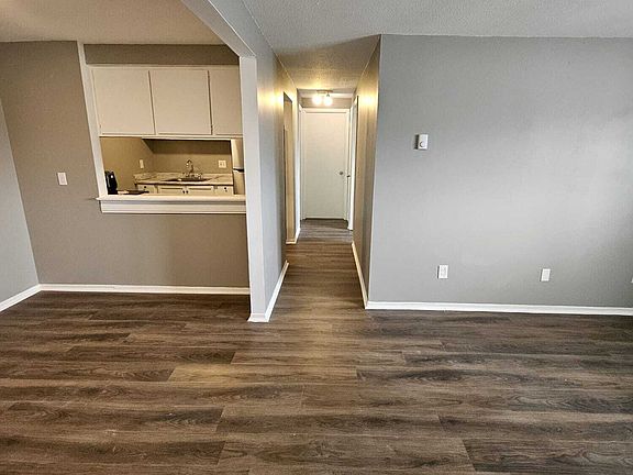 4th image of 120 Fox Hill Ln