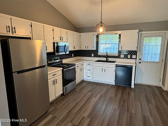 3rd image of 1200 Peyton Cir #A