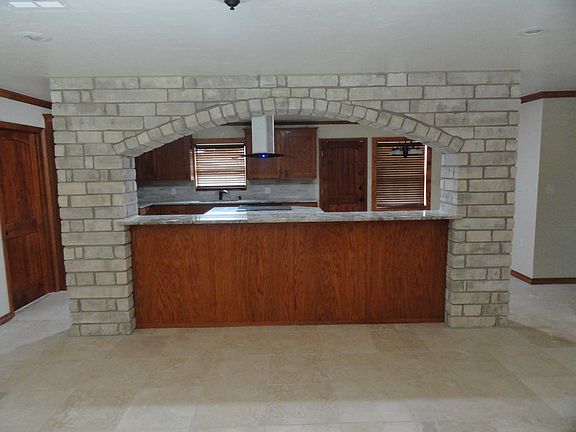 LR towards new kitchen