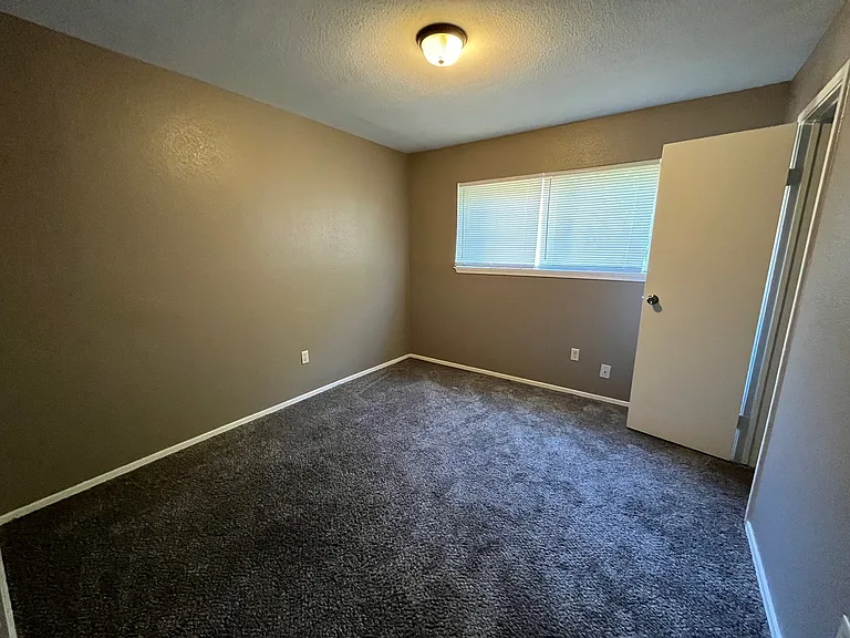 1842 Thompson St #2 — Photo 9