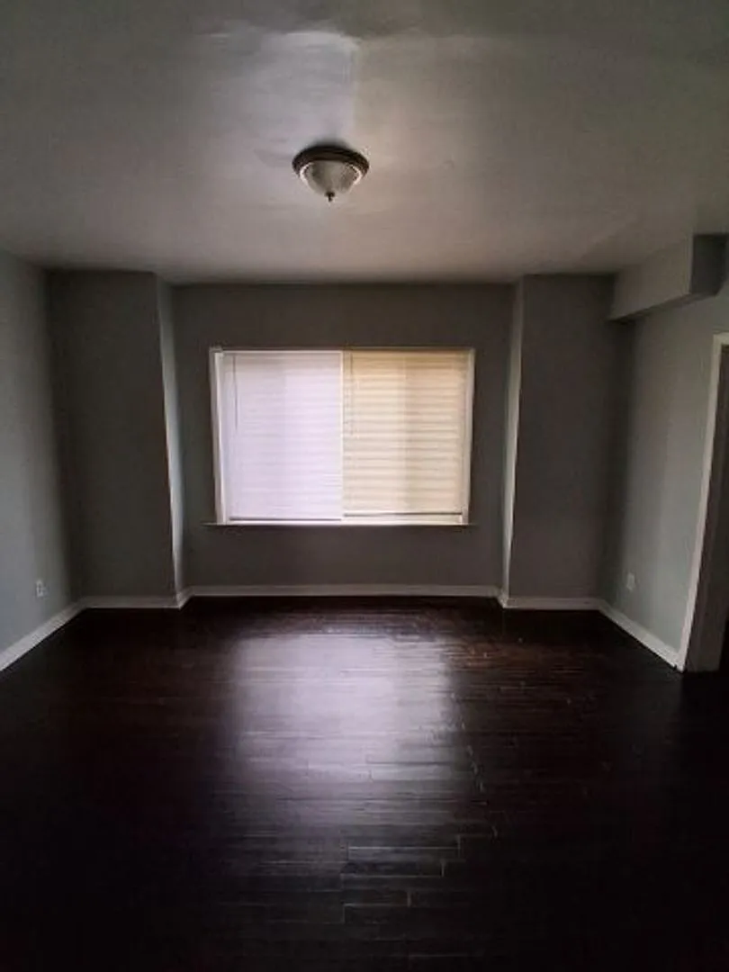 695 Algonquin St- 4 Bed & 1.5 Bath For Rent — Photo 2