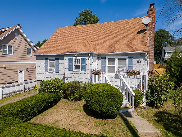 30 Florence Ave — Photo 42