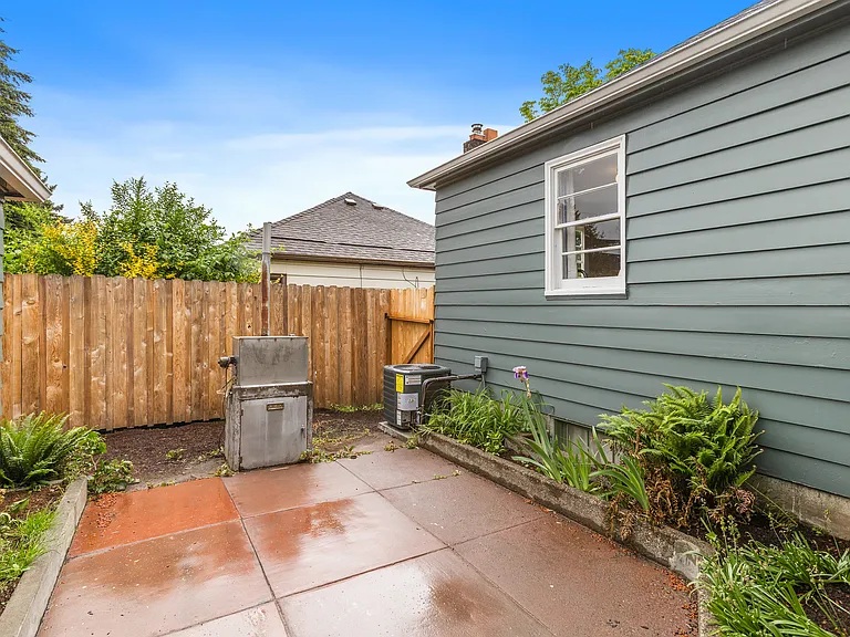 4305 NE 77th Ave — Photo 13