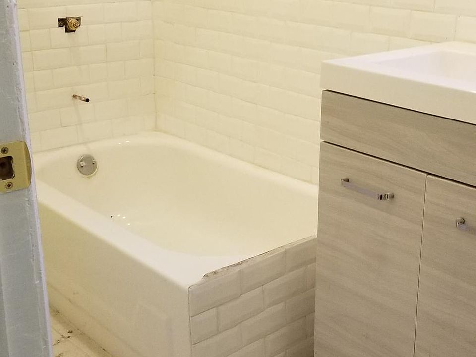 2nd image of 2216 Starling Ave #1